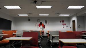Journalism 239 now features flexible and colorful seating, new carpet, a fresh coat of white paint and a decorative decal on the back wall.